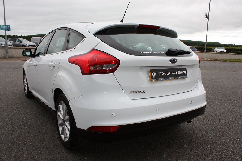 Ford Focus Titanium White #6