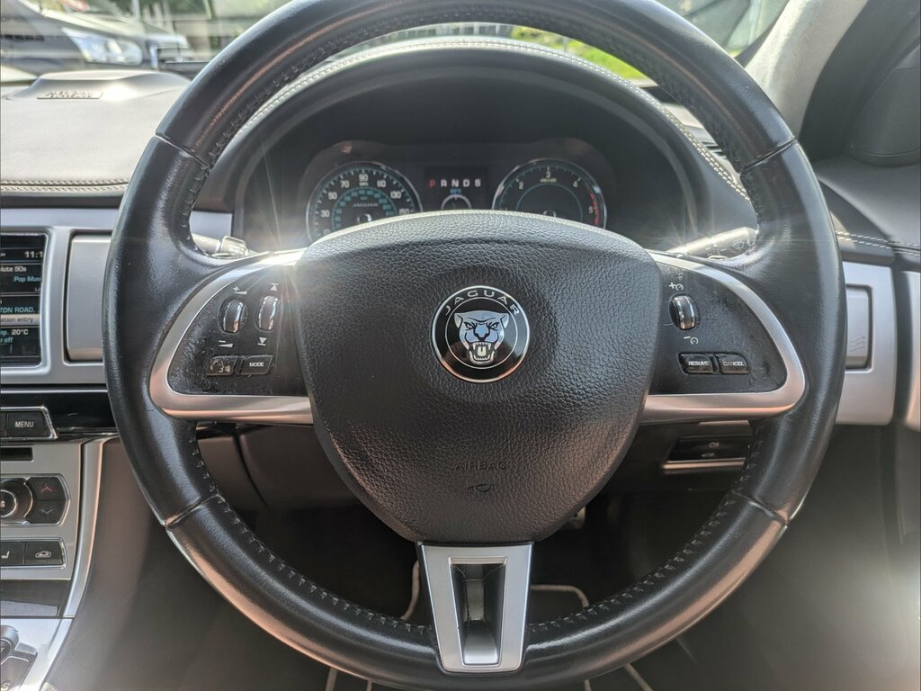 Jaguar XF 3L Portfolio Silver #9