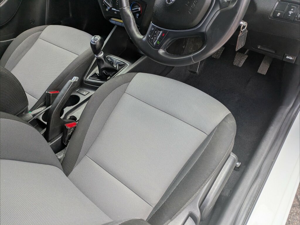 Hyundai I20 1.2 Se 2015 Black #19