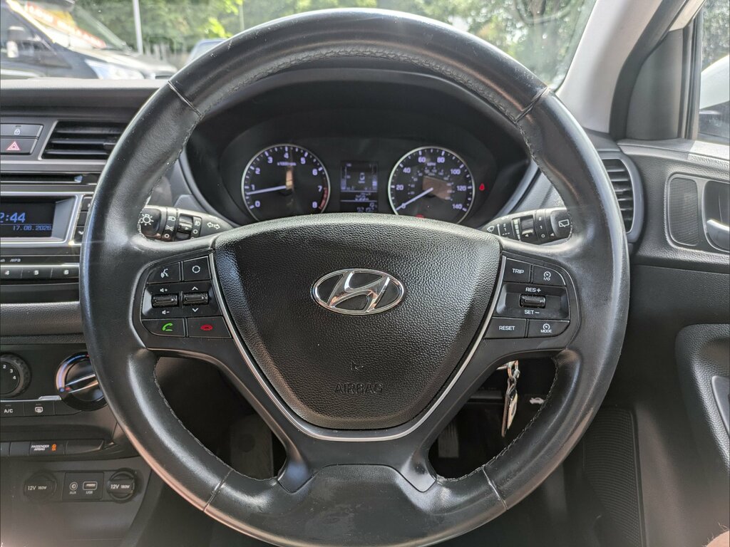 Hyundai I20 1.2 Se 2015 Black #10