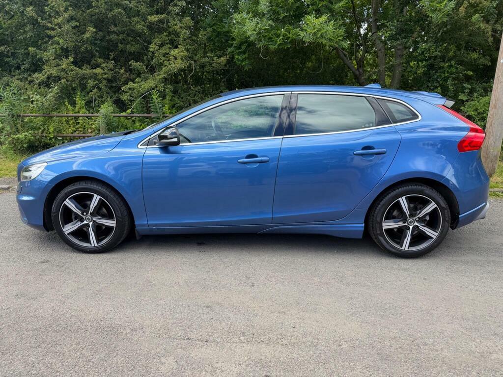 Volvo V40 2.0 D2 R-design Euro 6 S S FV67CHY Blue #6