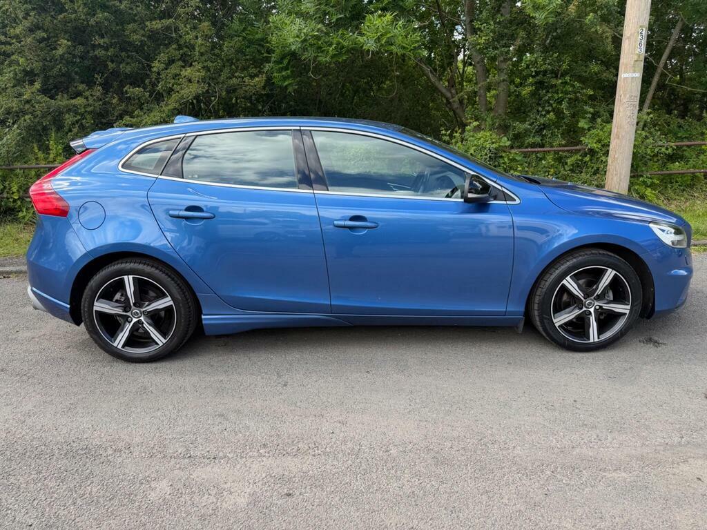 Volvo V40 2.0 D2 R-design Euro 6 S S FV67CHY Blue #2