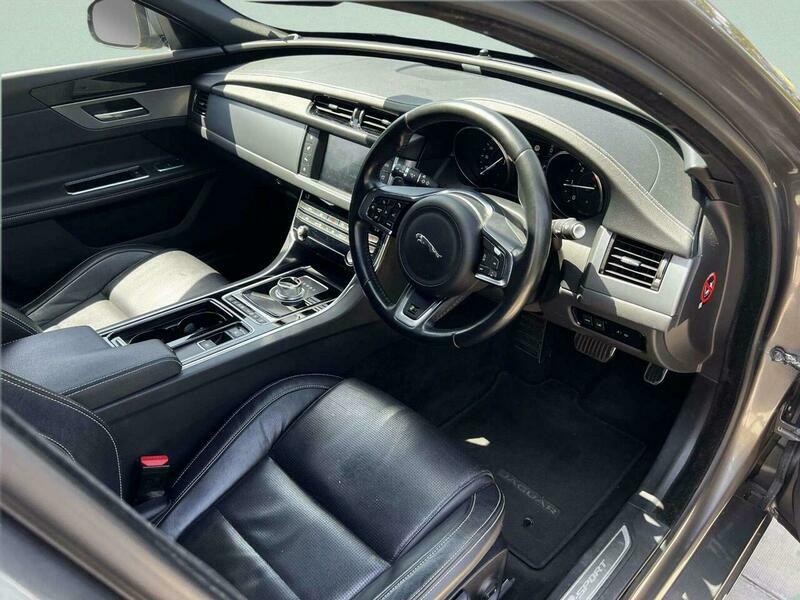 Jaguar XF 2.0D Prestige #13