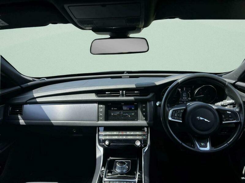 Jaguar XF 2.0D Prestige #9