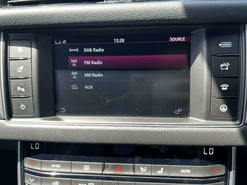 Jaguar XF 2.0D Prestige #32