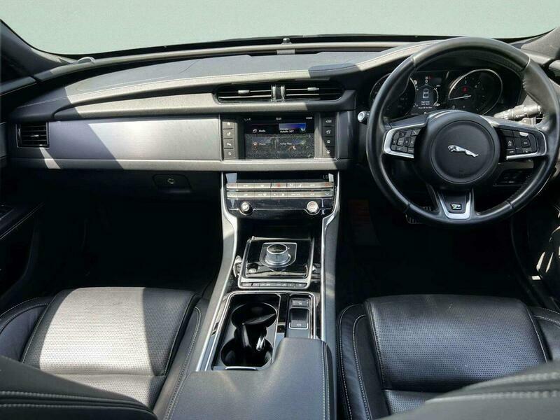 Jaguar XF 2.0D Prestige #10