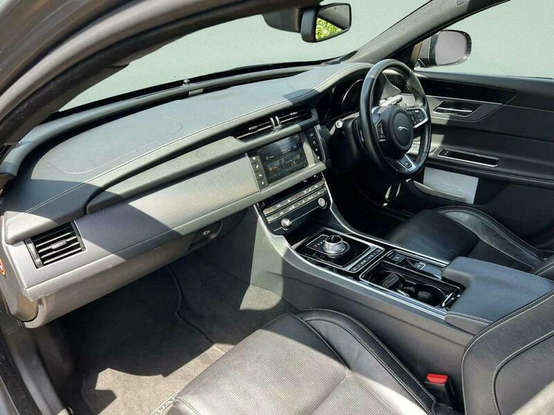 Jaguar XF 2.0D Prestige #8