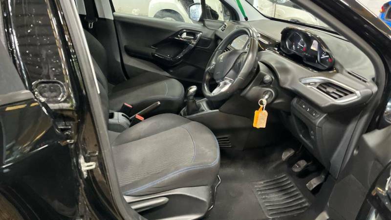 Peugeot 208 Puretech Active Silver #11