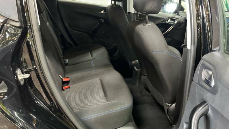 Peugeot 208 Puretech Active Silver #10