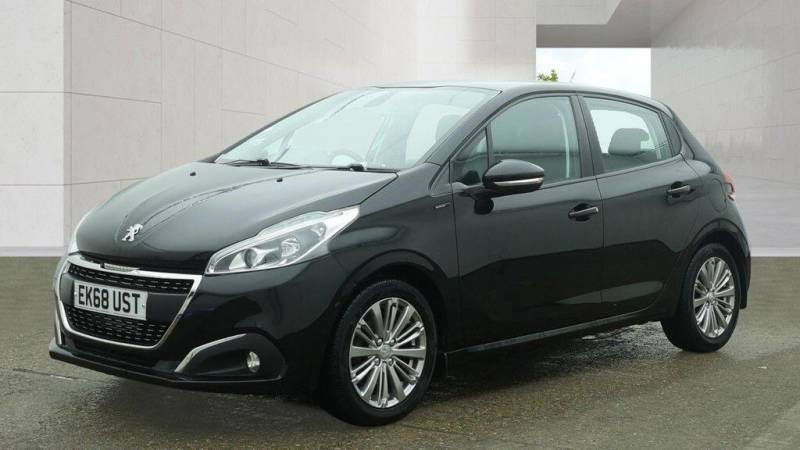 Peugeot 208 1.2 Puretech Signature Euro 6 Ss Black #2