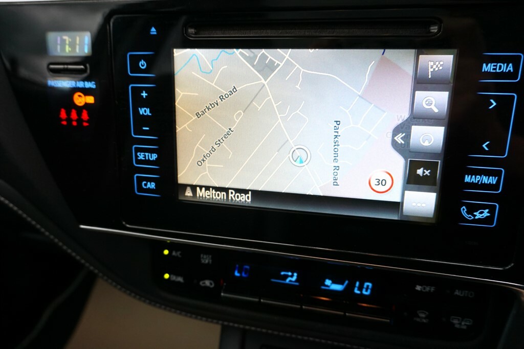 Toyota Auris Vvt-i Excel, Self Charging Hybrid. #4