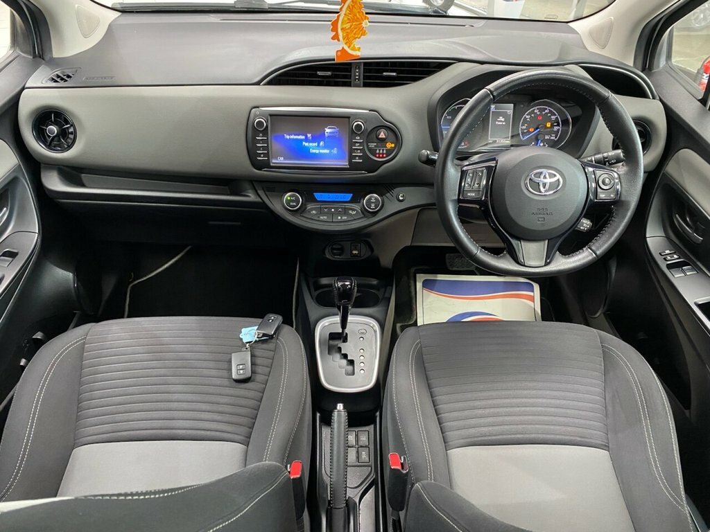 Toyota Yaris 1.5L Icon GX67UEO Silver #3