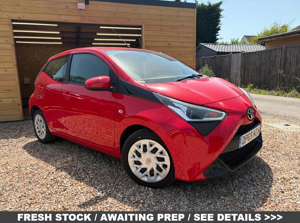 Toyota Aygo 1L X-play Red