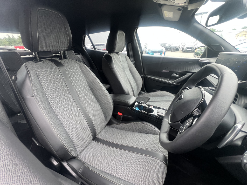 Peugeot 2008 1.2 Hybrid 136 Allure E-dsc6 KM25URH Black #6