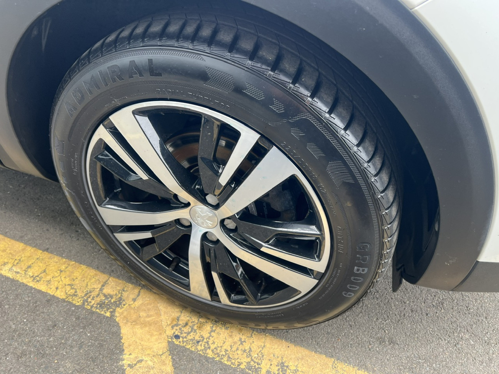 Peugeot 3008 1.2 Puretech Gt Eat8 EX22XZZ White #3