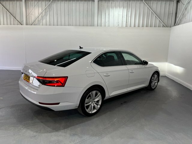 Skoda Superb 2.0 Tdi Se L Hatchback Dsg 4Wd Euro 6 White #4
