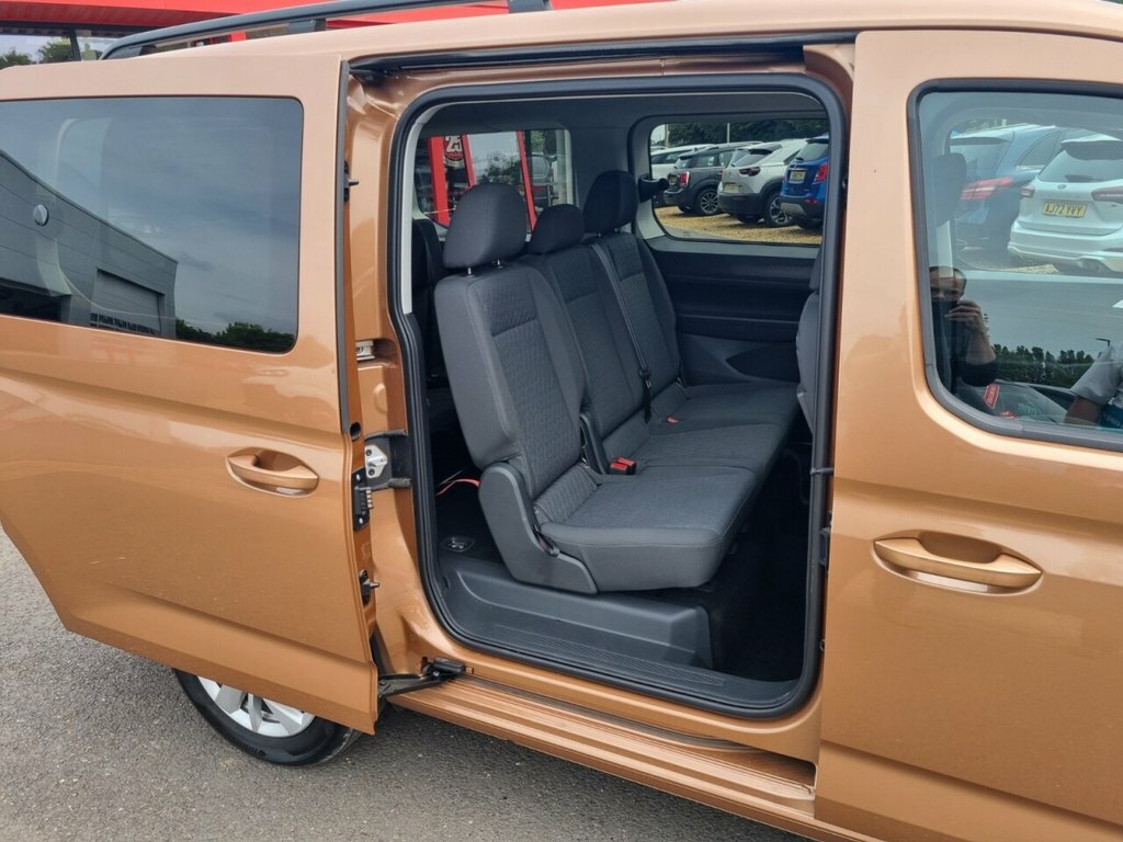 Volkswagen Caddy Maxi Life 2L Life Brown #4