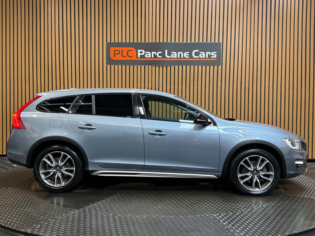 Volvo V60 2.4 D4 Lux Nav Estate Awd - 9 Volv SM67XVV Blue #2
