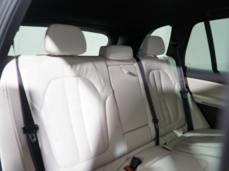 BMW X5 X5 M50i White #26
