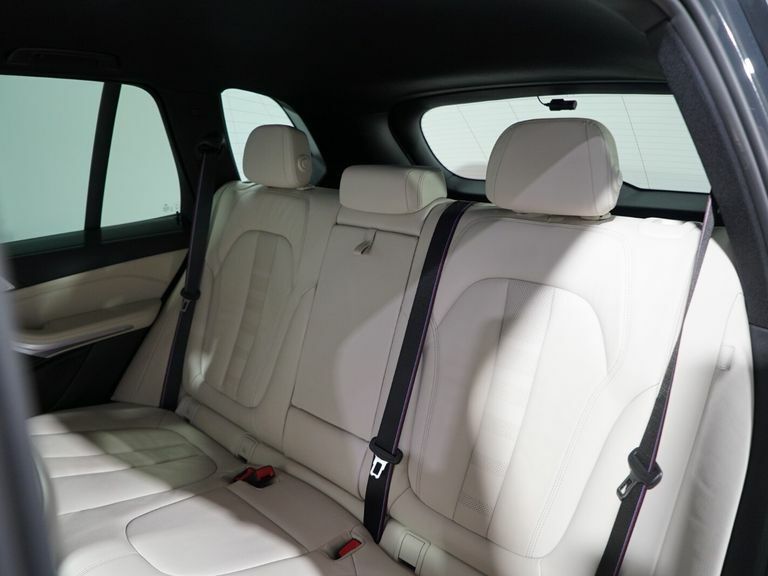 BMW X5 X5 M50i White #30