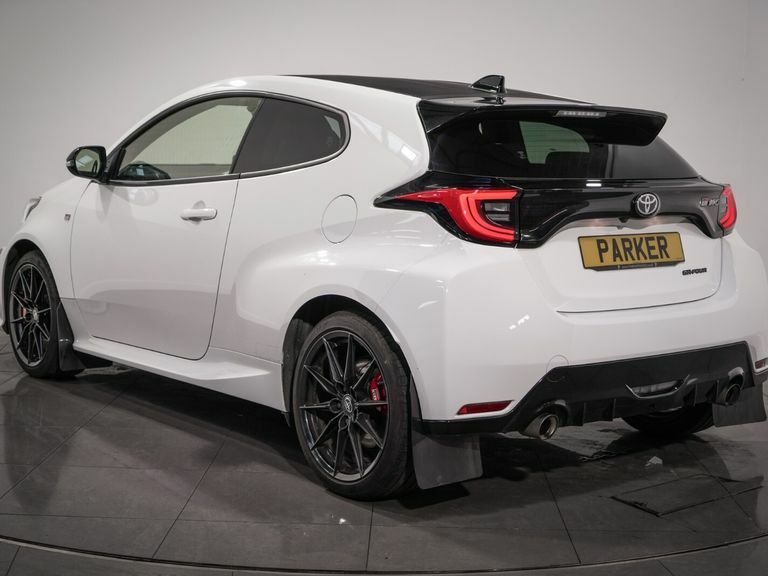 Toyota Yaris 1.6 Awd Circuit Pack MF72XBV White #4