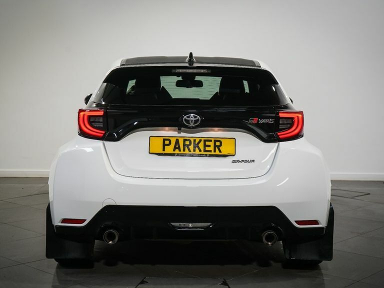 Toyota Yaris 1.6 Awd Circuit Pack White #3