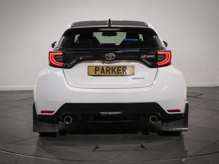 Toyota Yaris 1.6 Awd Circuit Pack MF72XBV White #5