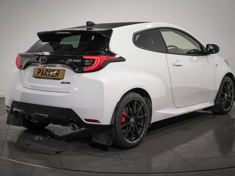 Toyota Yaris 1.6 Awd Circuit Pack MF72XBV White #6