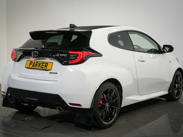 Toyota Yaris 1.6 Awd Circuit Pack White #2
