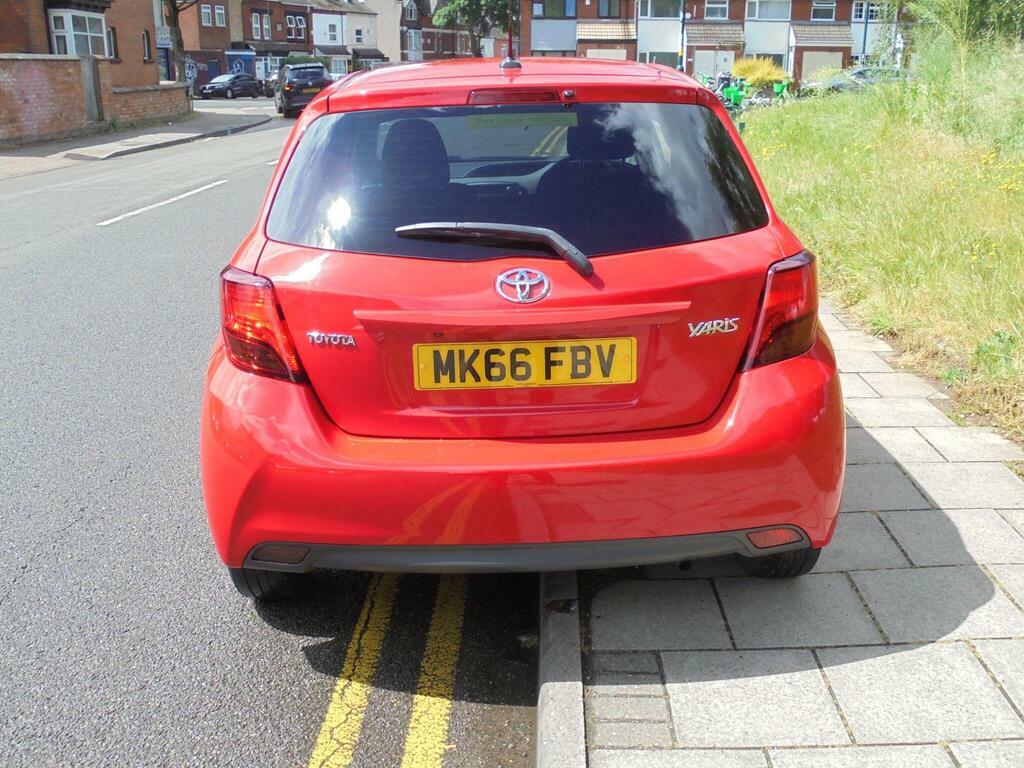 Toyota Yaris 1.0 Vvt-i Icon Euro 6 MK66FBV Red #4