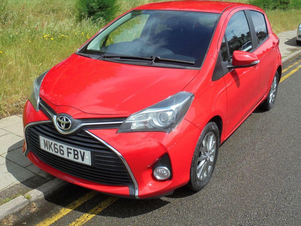 Toyota Yaris 1.0 Vvt-i Icon Euro 6 Red