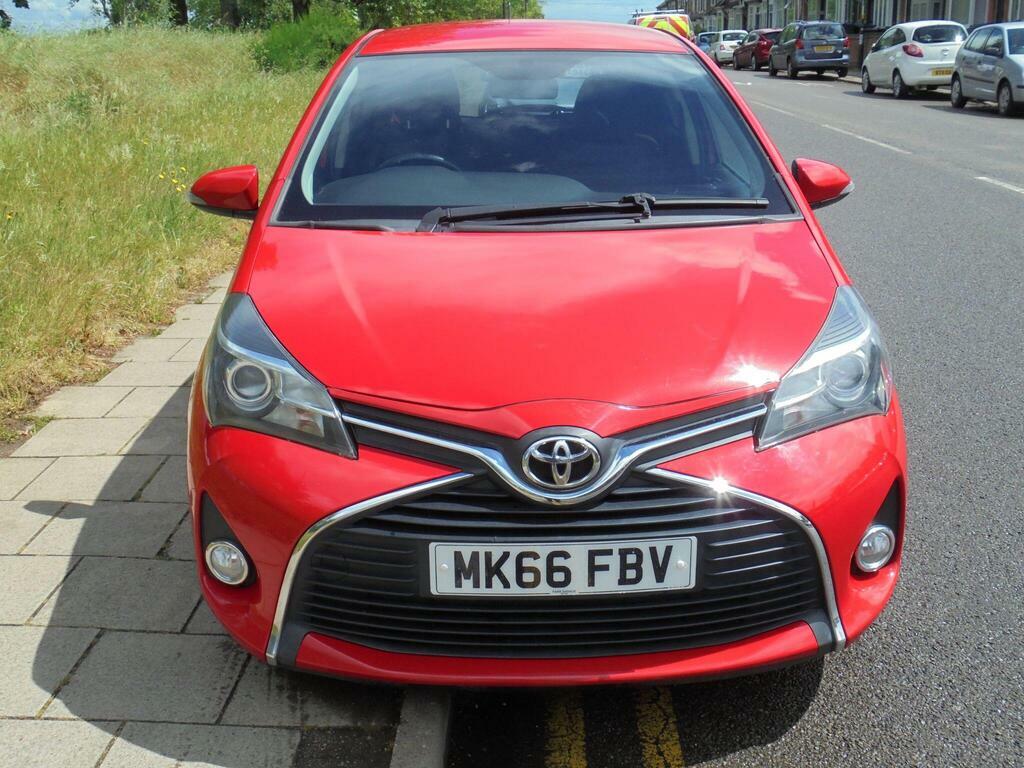 Toyota Yaris 1.0 Vvt-i Icon Euro 6 MK66FBV Red #2