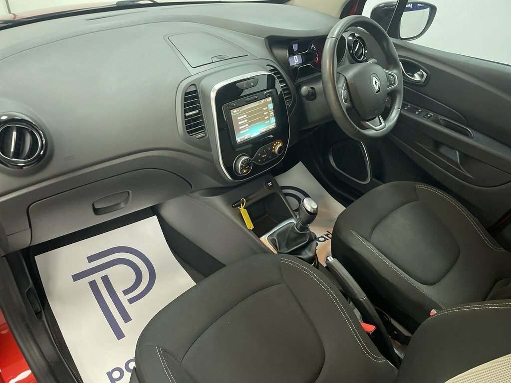 Renault Captur 1L Iconic SB19AVV Red #4