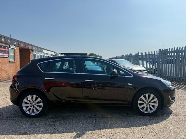 Vauxhall Astra Hatchback Brown #2