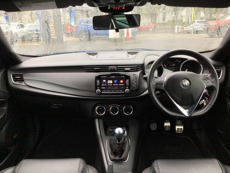 Alfa Romeo Giulietta Hatchback White #10