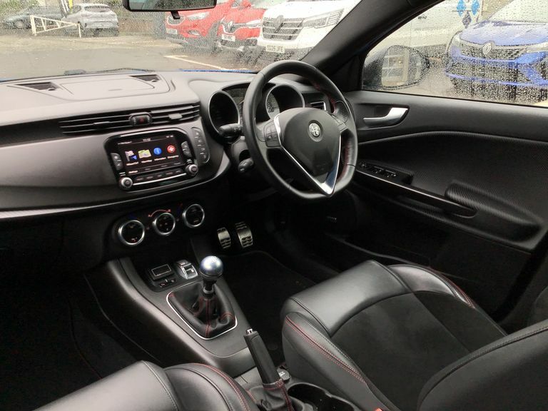 Alfa Romeo Giulietta Hatchback White #3