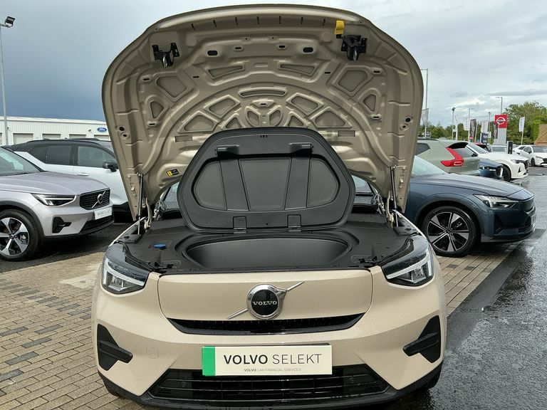 Volvo EX40 185Kw Extended Range Plus 78Kwh Black #35