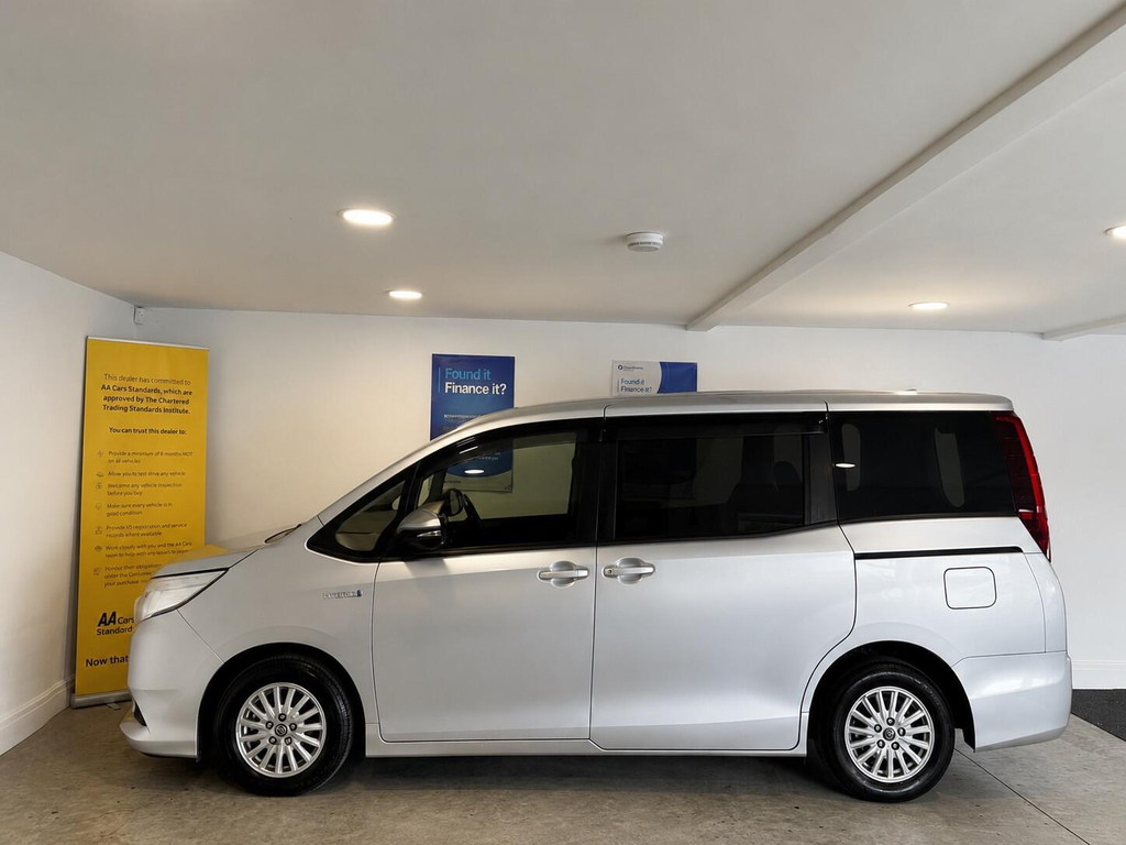 Toyota Noah 1.8 Hybrid 7Seats Euro 6 Ss #6