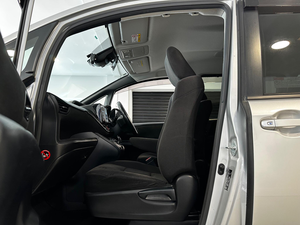 Toyota Noah Voxy Hybrid Zwr80 White #12