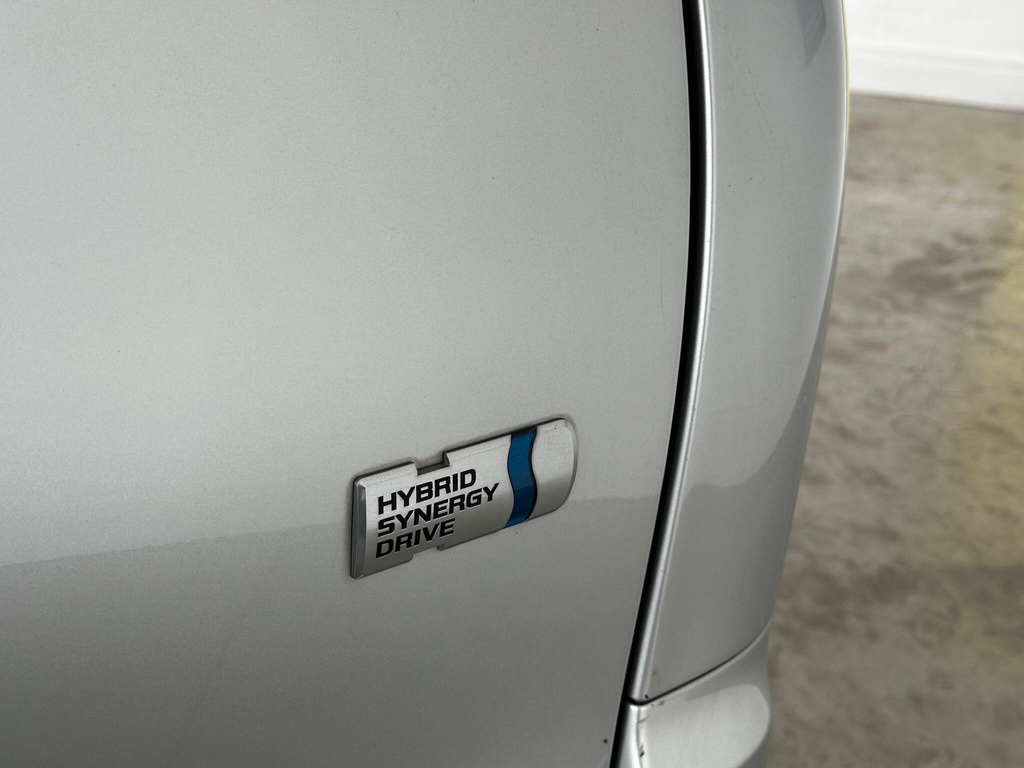 Toyota Noah Voxy Hybrid Zwr80 White #42