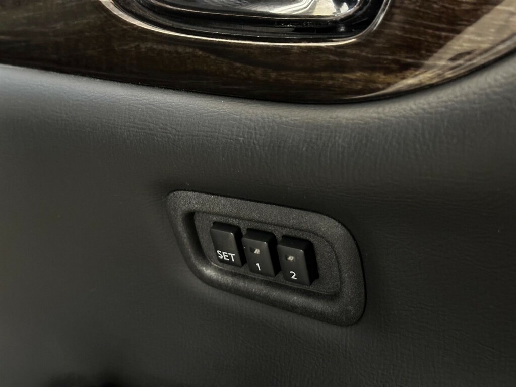 Nissan Elgrand E52 Black #12