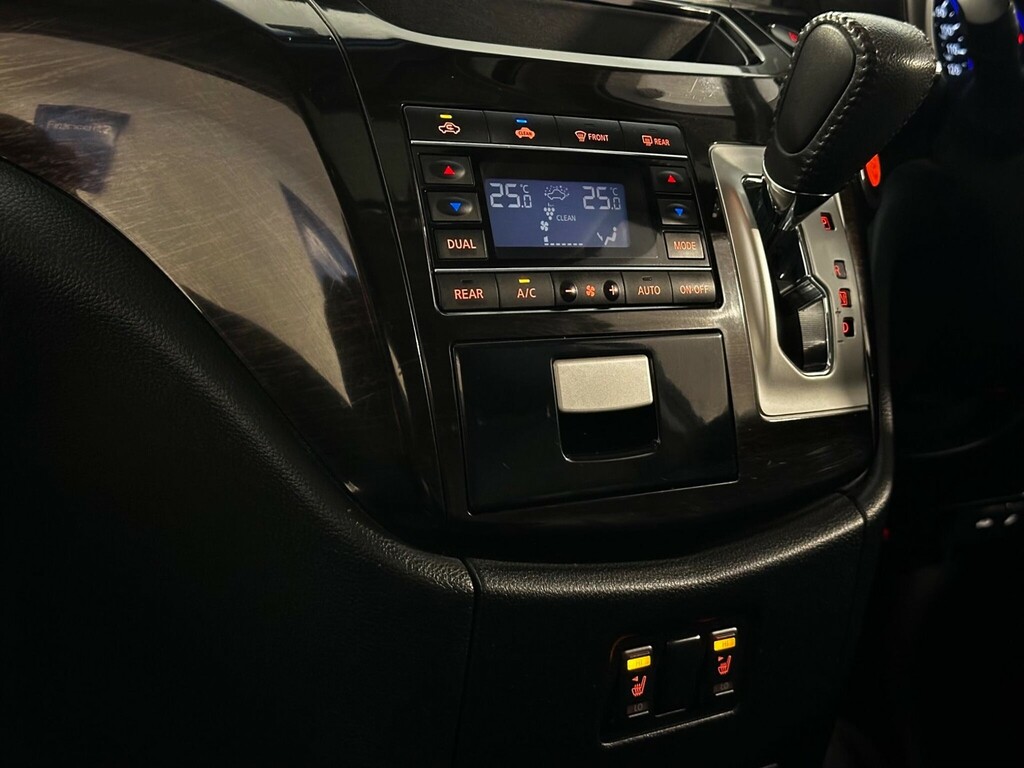 Nissan Elgrand E52 Black #28