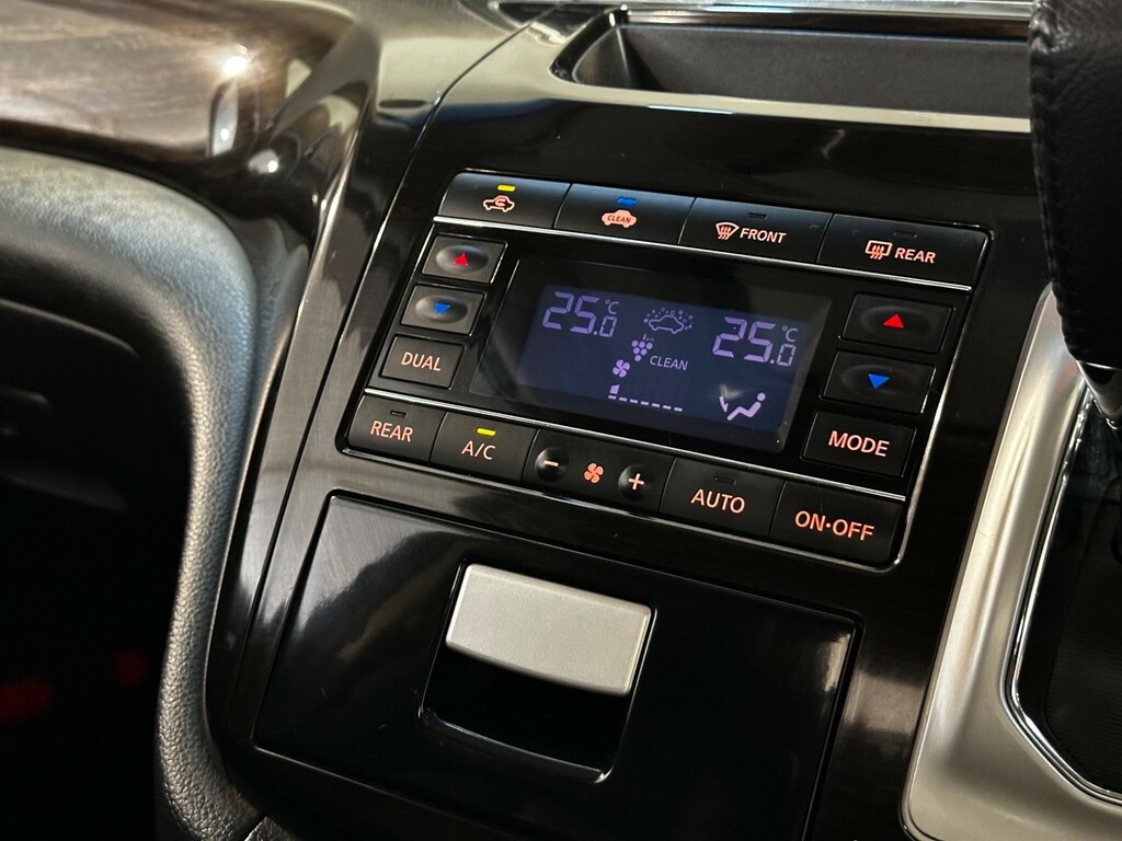 Nissan Elgrand E52 Black #33