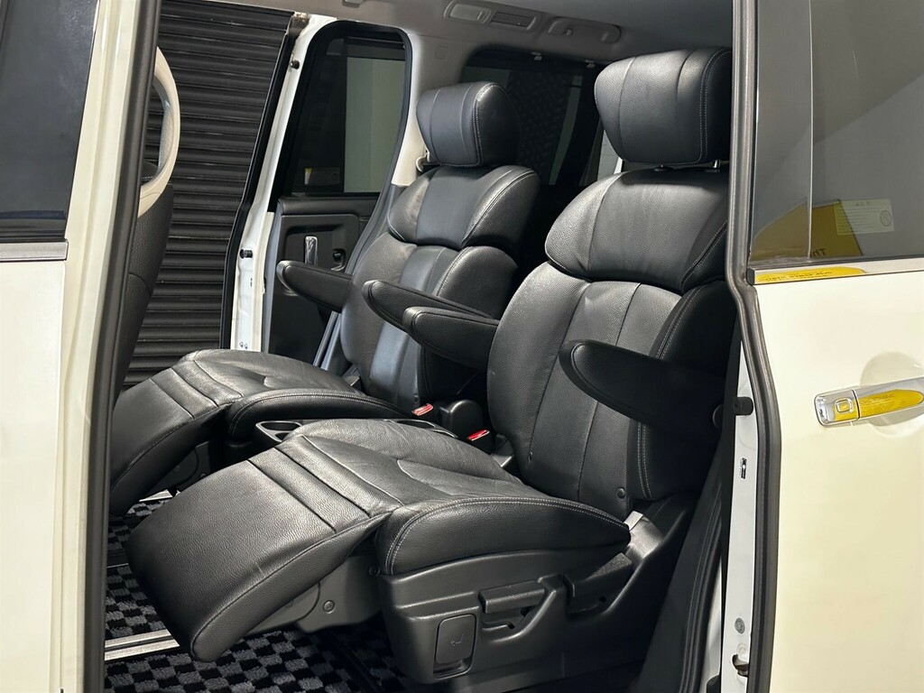 Nissan Elgrand E52 Black #18