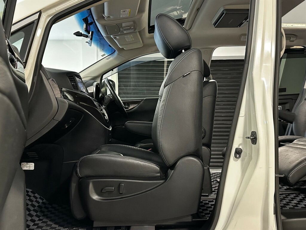 Nissan Elgrand E52 Black #15