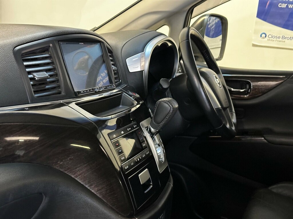 Nissan Elgrand E52 Black #22