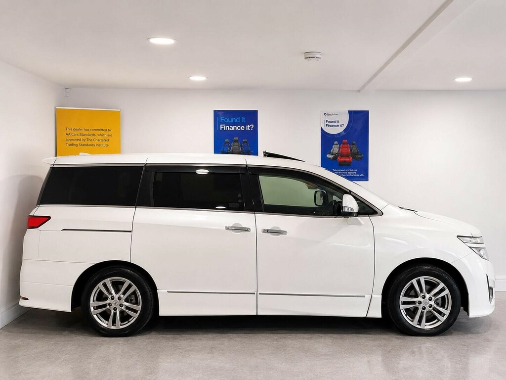 Nissan Elgrand E52 Black #7