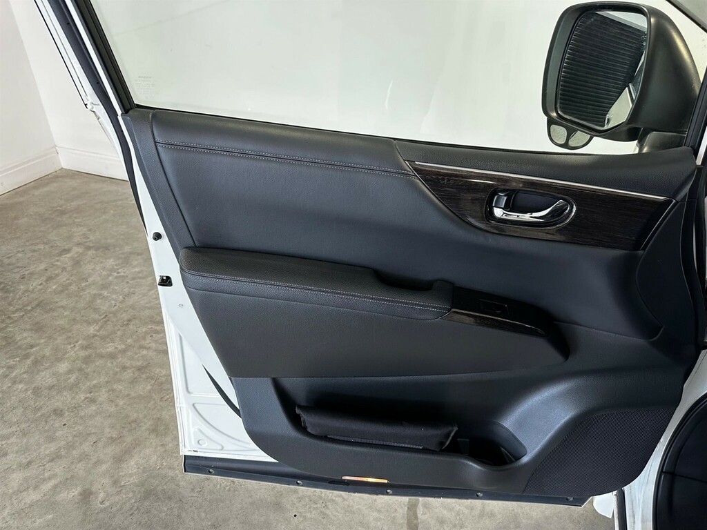 Nissan Elgrand E52 Black #14