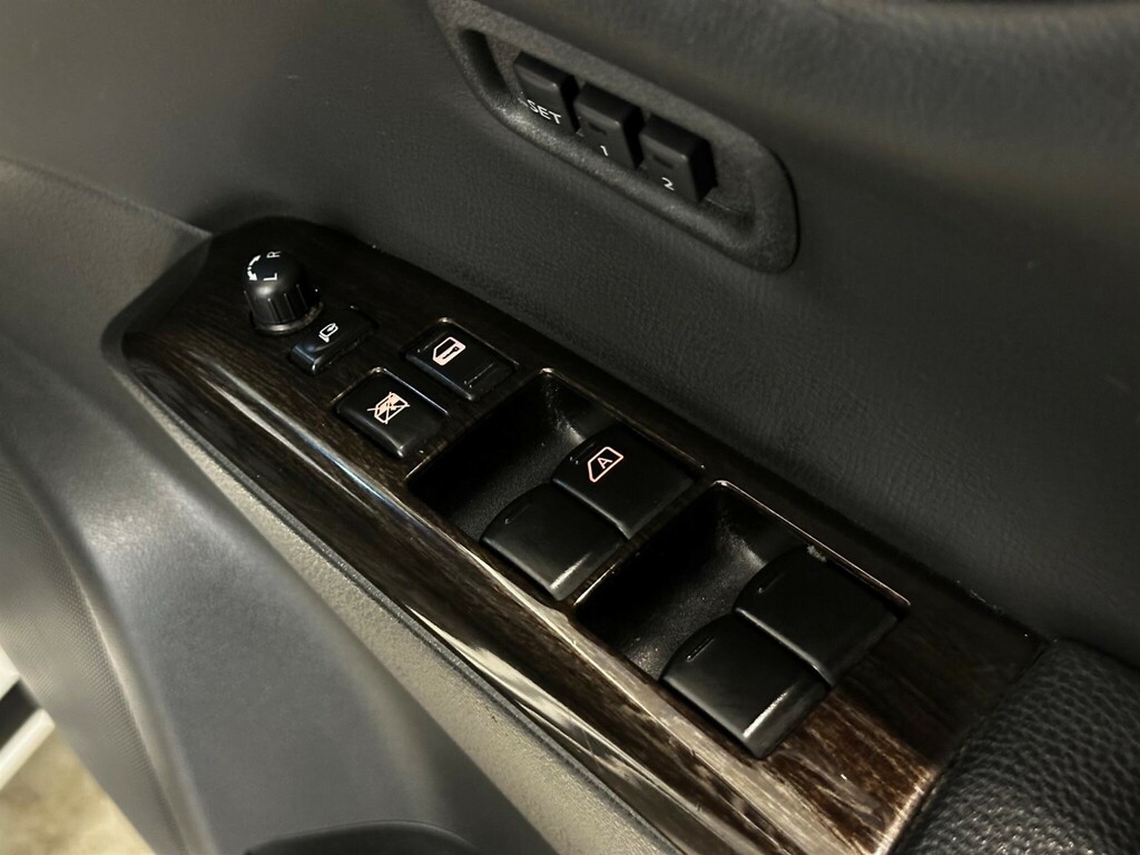 Nissan Elgrand E52 Black #10