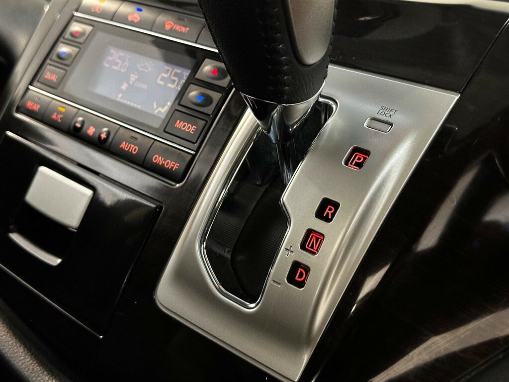 Nissan Elgrand E52 Black #31